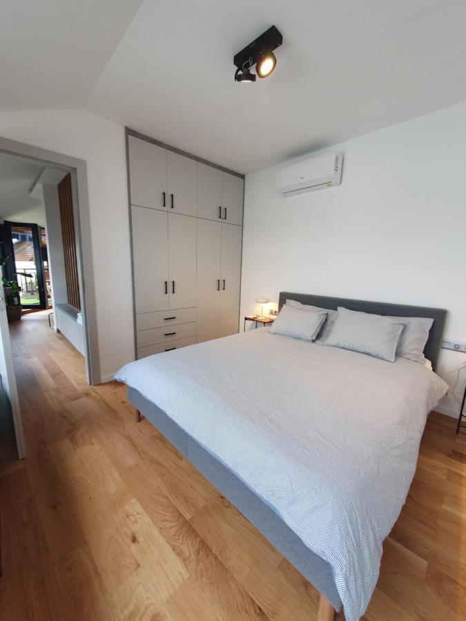דירה Modern Floor Loft With Balcony *
